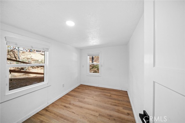 180 Glen Avon Dr, Cedar Glen, CA 92407