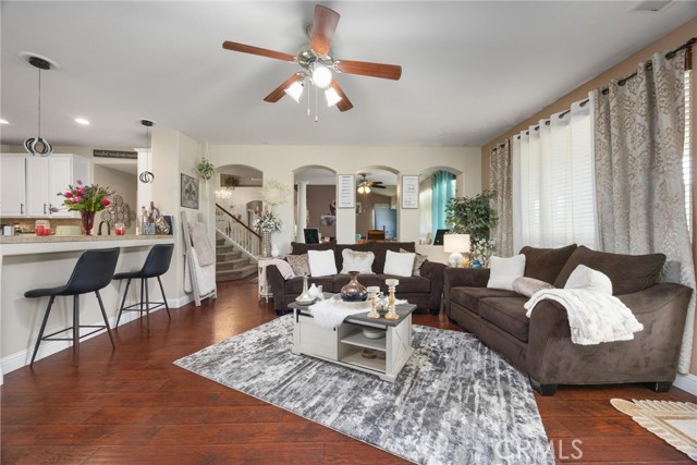 11113 Cypress Falls Avenue, Bakersfield CA: https://media.crmls.org/medias/65f5f79d-39a5-4cd2-9bd4-2c29d2b8e0d7.jpg