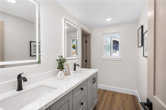 9802 Effingham Drive, Huntington Beach CA: https://media.crmls.org/medias/65f78469-5304-49ce-b736-4dfa1d074a6a.jpg