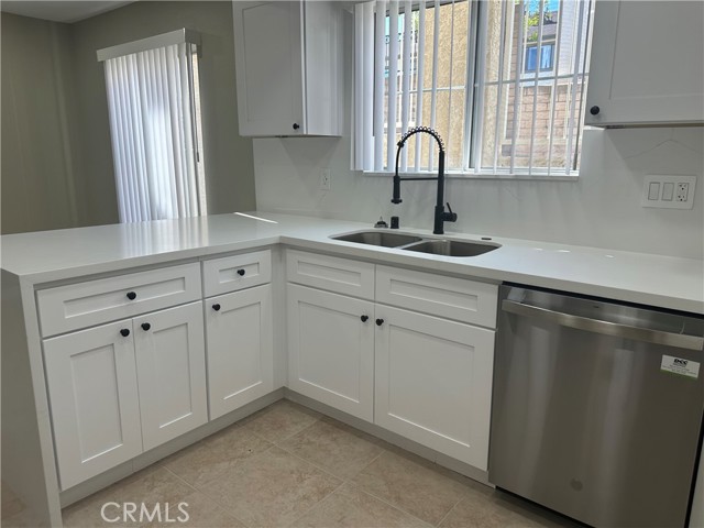 Detail Gallery Image 7 of 24 For 201 Laurel #6,  Brea,  CA 92821 - 2 Beds | 2/1 Baths