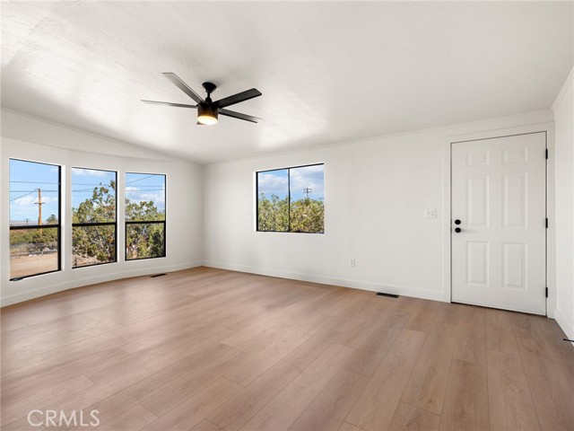 Detail Gallery Image 5 of 38 For 633 Cholla, Pinon Hills,  CA 92372 - 3 Beds | 2 Baths