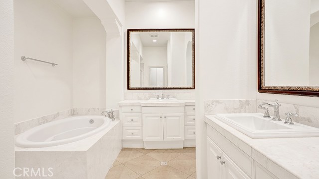 9 Altino, Newport Coast CA: https://media.crmls.org/medias/65f84bf7-853c-4e5c-9e4f-35223ac2ffb1.jpg