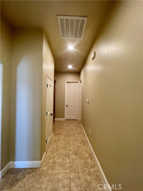 16052 W Middleton Avenue, Kerman CA: https://media.crmls.org/medias/65f8df2d-d64b-42a8-b1f0-58be18c28899.jpg
