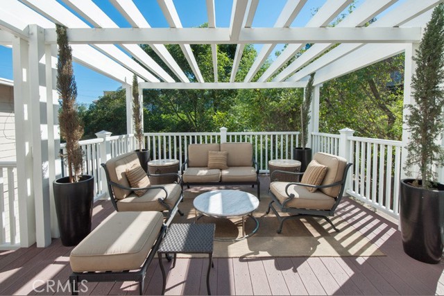 Detail Gallery Image 11 of 27 For 7120 Pacific View Dr, Los Angeles,  CA 90068 - 5 Beds | 4 Baths