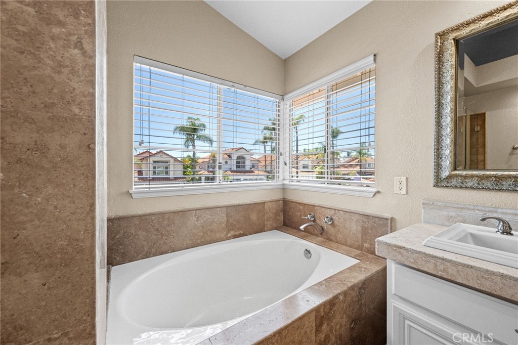 MLS #OC25179992 img 41