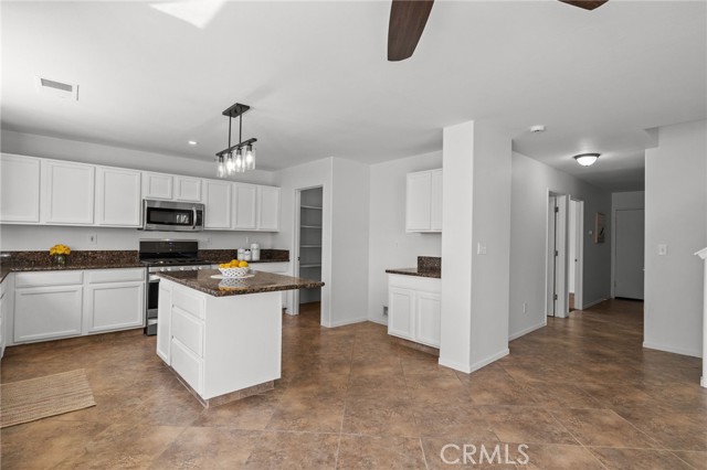 Detail Gallery Image 18 of 48 For 12303 Midtowne Dr, Bakersfield,  CA 93312 - 5 Beds | 2/1 Baths