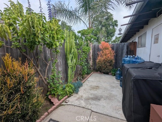 100 Clearbrook Lane, Costa Mesa CA: https://media.crmls.org/medias/65fc5c9c-6f1d-4034-b57d-f758fde65651.jpg