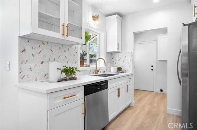 292 Covina Avenue, Long Beach CA: https://media.crmls.org/medias/65fcb356-3375-412a-afc4-79b751e64b78.jpg