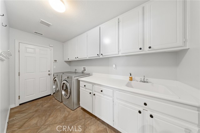 27126 Coral Bells Way, Murrieta CA: https://media.crmls.org/medias/65fdbca0-f204-4ff9-914b-eab25ba589bb.jpg