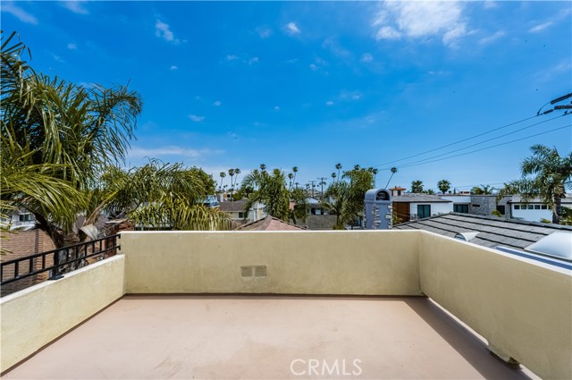 Detail Gallery Image 43 of 53 For 113 5th St, Seal Beach,  CA 90740 - 4 Beds | 3/1 Baths
