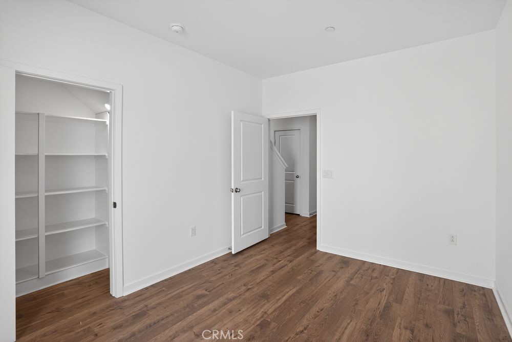 https://media.crmls.org/medias/65fe03a4-4da3-4475-b095-3ceccab27b41.jpg?preset=X-Large