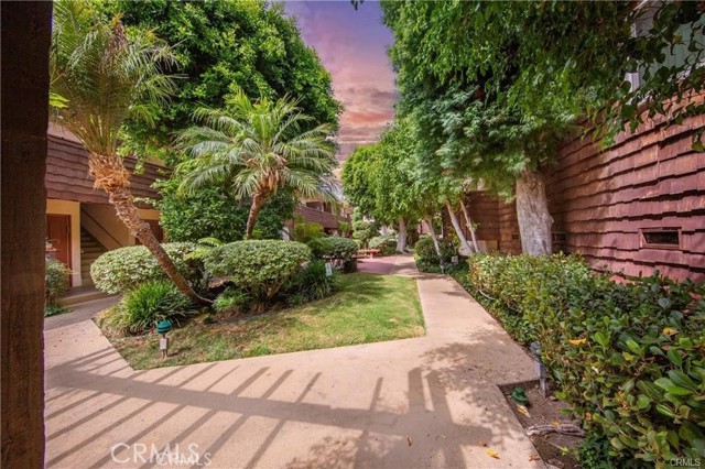 Image 19 of 28 For 5349 Newcastle Avenue 18