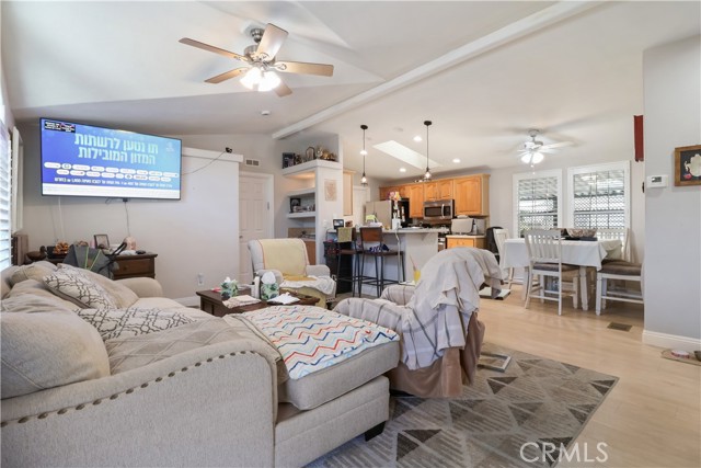 Detail Gallery Image 9 of 26 For 4201 Topanga Canyon Bld #119,  Woodland Hills,  CA 91364 - 3 Beds | 2 Baths