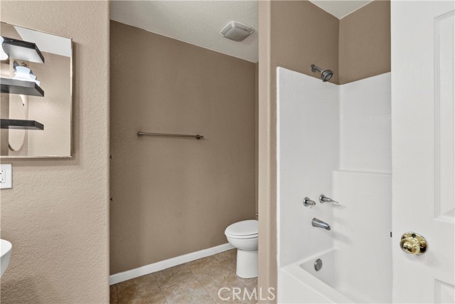 Detail Gallery Image 16 of 25 For 1109 Beechdale Dr a,  Palmdale,  CA 93551 - 3 Beds | 3 Baths