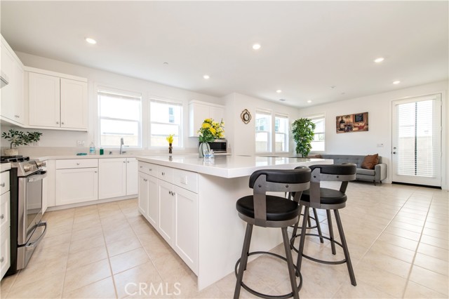 Detail Gallery Image 5 of 42 For 243 Yerba, Irvine,  CA 92618 - 4 Beds | 3/1 Baths