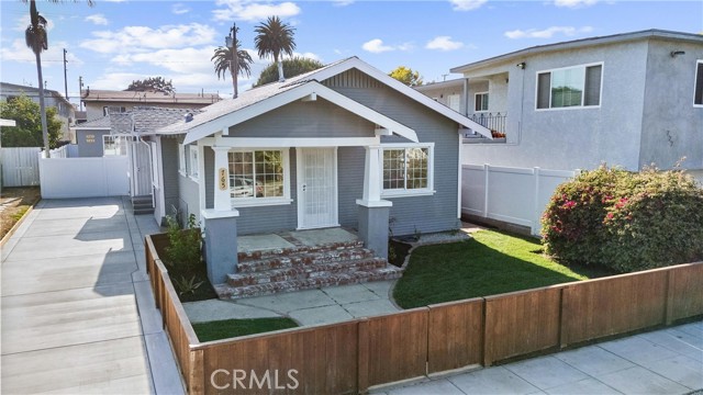 765 Loma Avenue, Long Beach CA: https://media.crmls.org/medias/660224da-e313-4522-9241-cdf624520ee1.jpg
