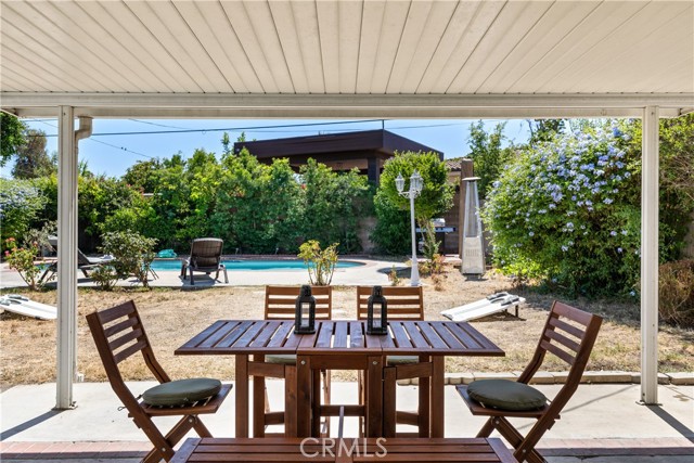 Detail Gallery Image 18 of 22 For 6535 Mary Ellen Ave, Valley Glen,  CA 91401 - 3 Beds | 2/1 Baths