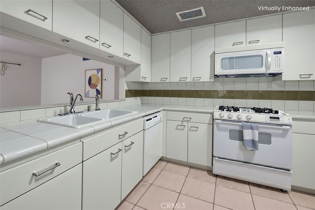 MLS #OC25090160 image #9