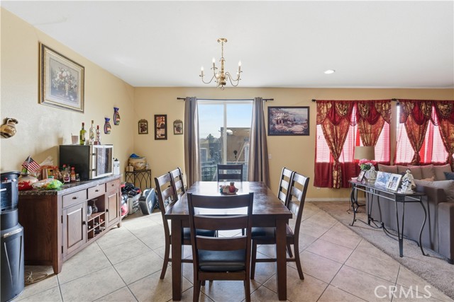 Detail Gallery Image 9 of 43 For 13855 Jackson St, Oak Hills,  CA 92344 - 5 Beds | 3 Baths