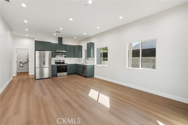 Detail Gallery Image 4 of 25 For 16140 Mayall St, North Hills,  CA 91343 - 3 Beds | 2 Baths