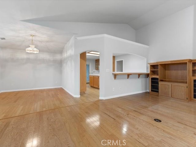 https://media.crmls.org/medias/6604d16f-6b8f-42da-a832-ef9943548b90.jpg?preset=X-Large