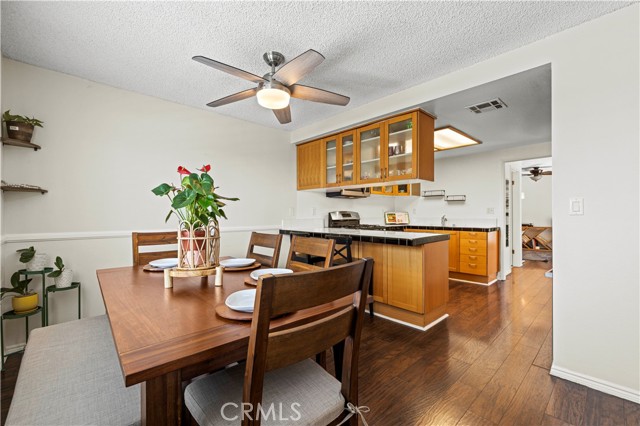 Detail Gallery Image 7 of 33 For 15614 Crestview Ln #63,  Granada Hills,  CA 91344 - 2 Beds | 3 Baths