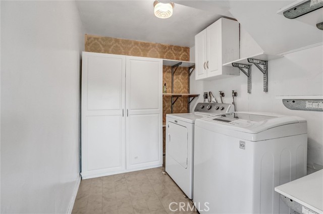 1800 Sunset Drive, Vista CA: https://media.crmls.org/medias/660531cf-10ee-471e-9dd3-fc356479b7ff.jpg