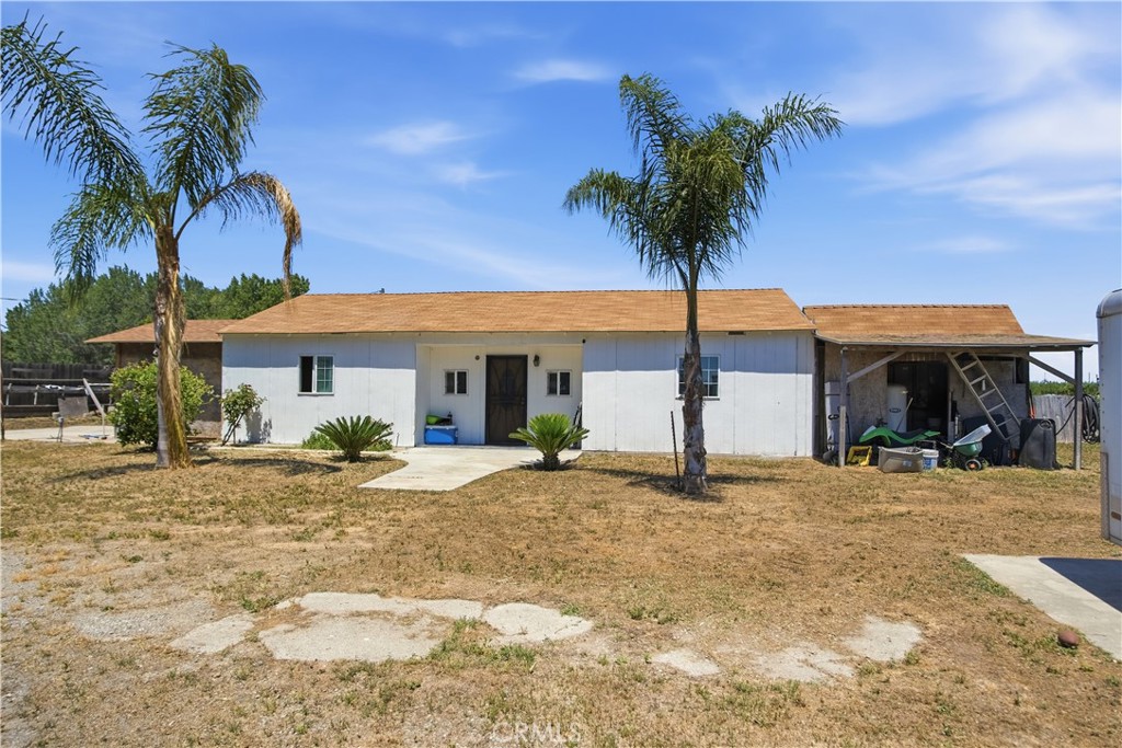 https://media.crmls.org/medias/66061bb2-b531-4b51-a6bc-537e85bf588e.jpg?preset=X-Large