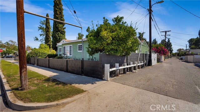 Detail Gallery Image 30 of 39 For 6153 Clybourn Ave, North Hollywood,  CA 91606 - 6 Beds | 4 Baths