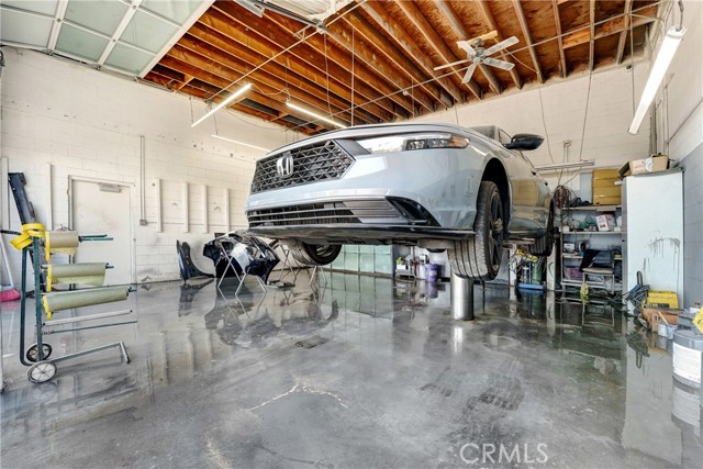 7039 Topanga Canyon Boulevard, Canoga Park CA: https://media.crmls.org/medias/66072700-f5c3-46c1-8cf4-786c33cca06b.jpg