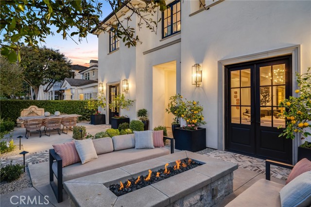 Detail Gallery Image 3 of 45 For 526 Riverside Ave, Newport Beach,  CA 92663 - 5 Beds | 6/1 Baths