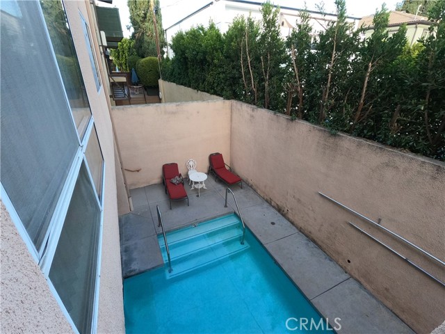 Detail Gallery Image 11 of 25 For 5060 Kester Ave #104,  Sherman Oaks,  CA 91403 - 2 Beds | 2 Baths