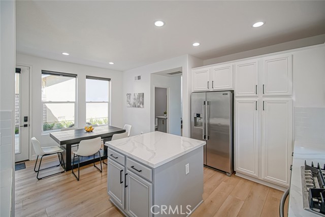Detail Gallery Image 22 of 58 For 542 Arbor Ct, Simi Valley,  CA 93065 - 4 Beds | 2/1 Baths