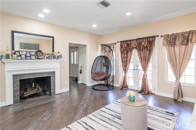18948 Lassen Street, Northridge CA: https://media.crmls.org/medias/660b21f8-7007-4cb3-893c-460d11935dce.jpg