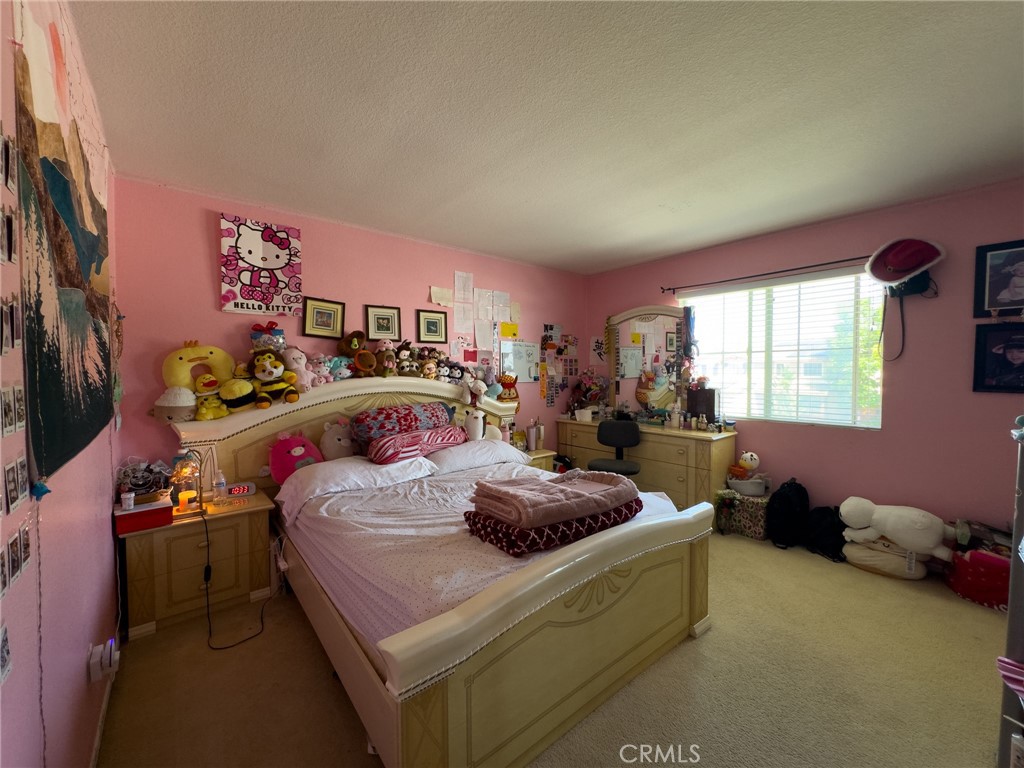 https://media.crmls.org/medias/660c1c4a-0788-4e17-b23f-d74582fe1d2b.jpg?preset=X-Large