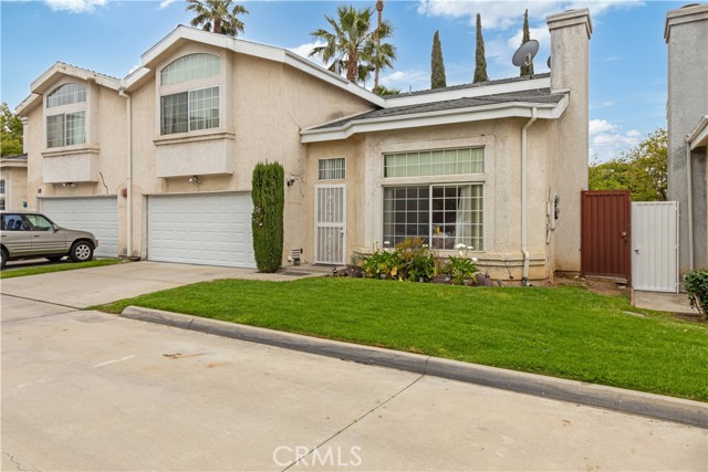 Detail Gallery Image 3 of 48 For 11965 Terra Bella St #17,  Sylmar,  CA 91342 - 3 Beds | 3 Baths