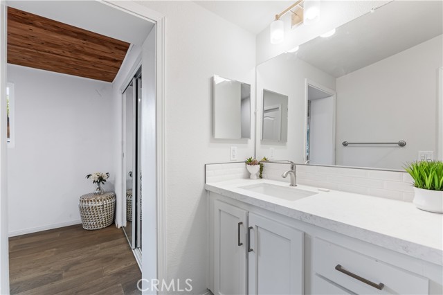 Detail Gallery Image 12 of 19 For 10799 Sherman Grove Ave #84,  Sunland,  CA 90140 - 1 Beds | 1 Baths