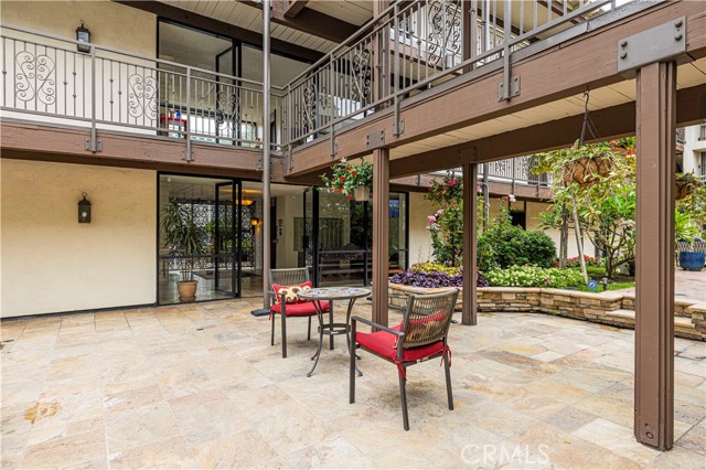 525 S Ardmore Ave, Los Angeles CA: https://media.crmls.org/medias/660da12a-344d-446d-a610-6fe8ebbafebc.jpg
