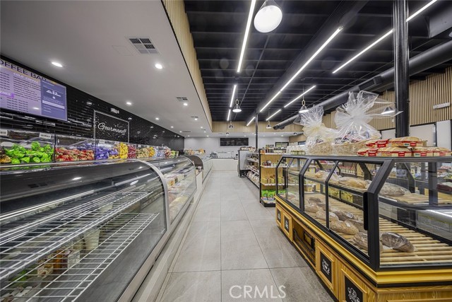 15602 Ventura Boulevard, Encino CA: https://media.crmls.org/medias/660db861-7be2-4262-bf58-8f0703d8b467.jpg