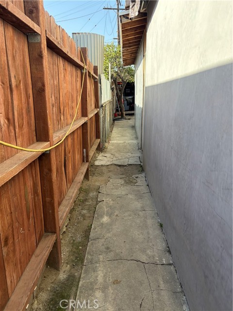 Detail Gallery Image 14 of 16 For 8637 Holmes, Los Angeles,  CA 90002 - 2 Beds | 1 Baths