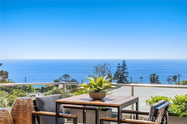 Detail Gallery Image 10 of 31 For 31532 Valido Rd, Laguna Beach,  CA 92651 - 4 Beds | 4/1 Baths