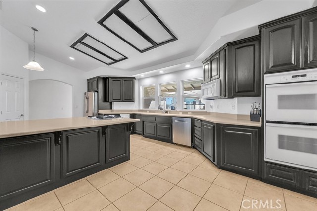 Detail Gallery Image 13 of 34 For 10180 Buffalo Rd, Oak Hills,  CA 92344 - 5 Beds | 4 Baths