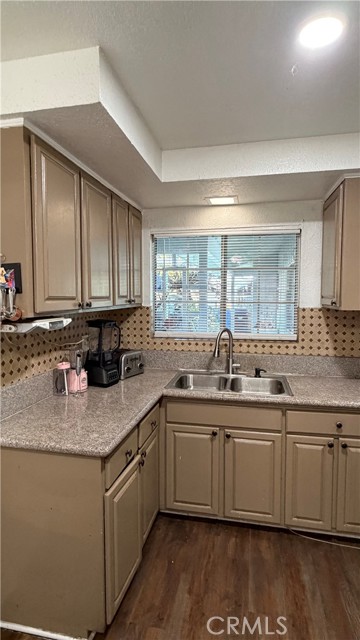 Detail Gallery Image 6 of 32 For 10900 Goss, Sun Valley,  CA 91352 - 4 Beds | 2 Baths