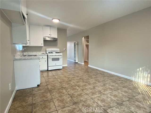 Detail Gallery Image 5 of 15 For 1023 W 8th St #C,  Pomona,  CA 91766 - 2 Beds | 1 Baths