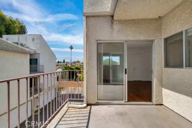 20155 Keswick Street, Winnetka CA: https://media.crmls.org/medias/6610e9f0-6bc6-492e-bb19-a4e70d2db118.jpg