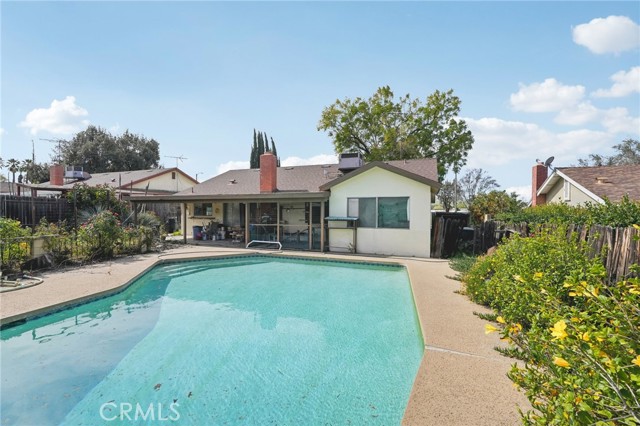 Detail Gallery Image 2 of 23 For 521 Bond, Redlands,  CA 92373 - 4 Beds | 2 Baths