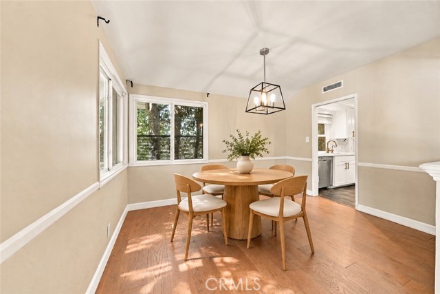 13047 Magnolia Boulevard photo 11