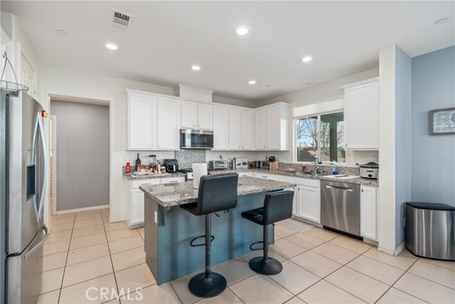 Detail Gallery Image 11 of 46 For 3681 Bilberry, San Bernardino,  CA 92407 - 4 Beds | 3 Baths