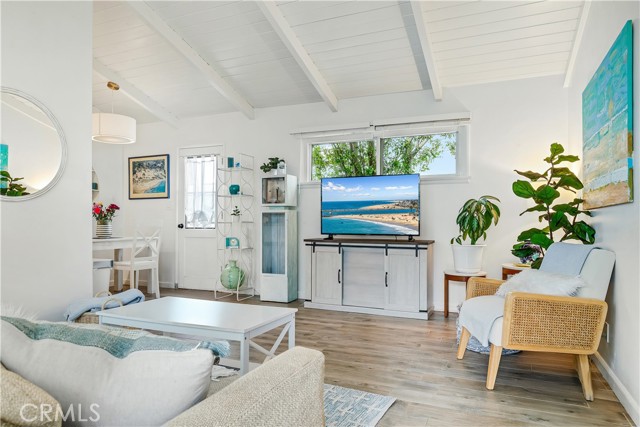 304 Dahlia Place, Corona del Mar CA: https://media.crmls.org/medias/66122eb9-b358-4b83-869e-69aa457d2c5e.jpg