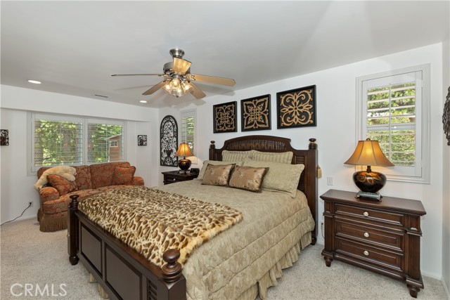 31816 Silver Spruce Drive, Running Springs CA: https://media.crmls.org/medias/66125162-cbdb-486f-bb81-781365231e02.jpg